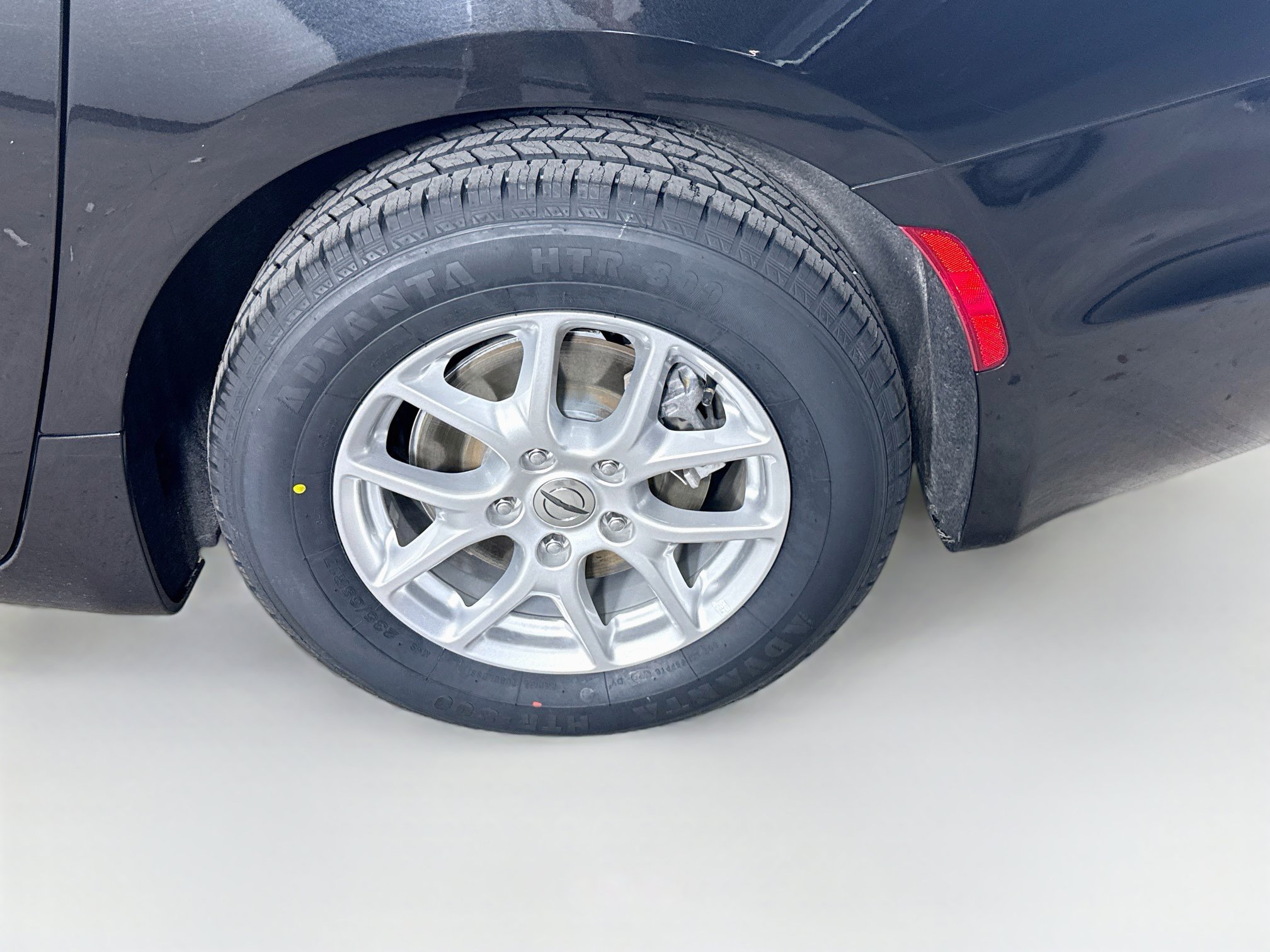 Used 2024 Chrysler Pacifica Touring-L FWD image 37