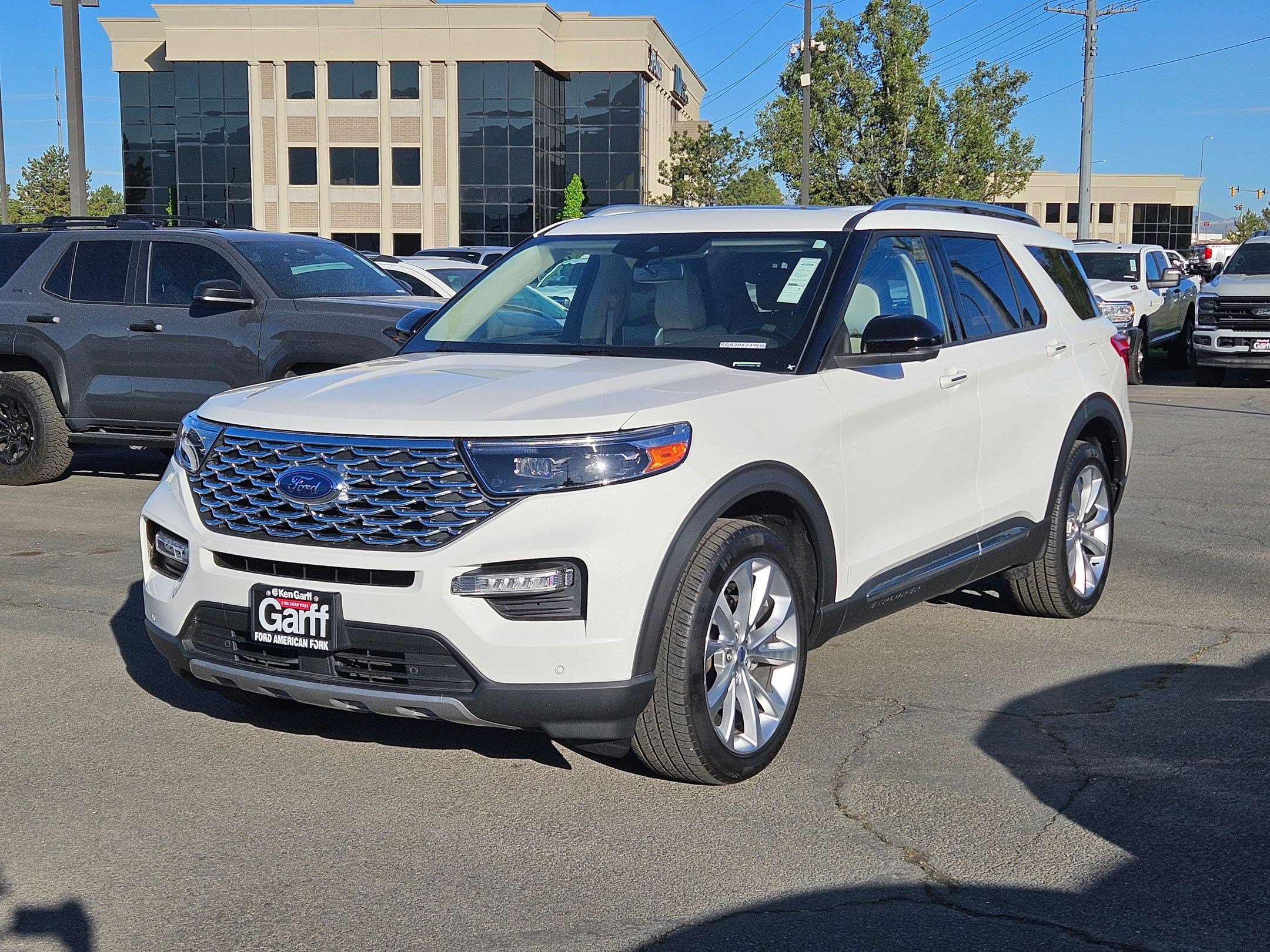 Used 2023 Ford Explorer Platinum w/ Technology Package AWD/4WD image 10