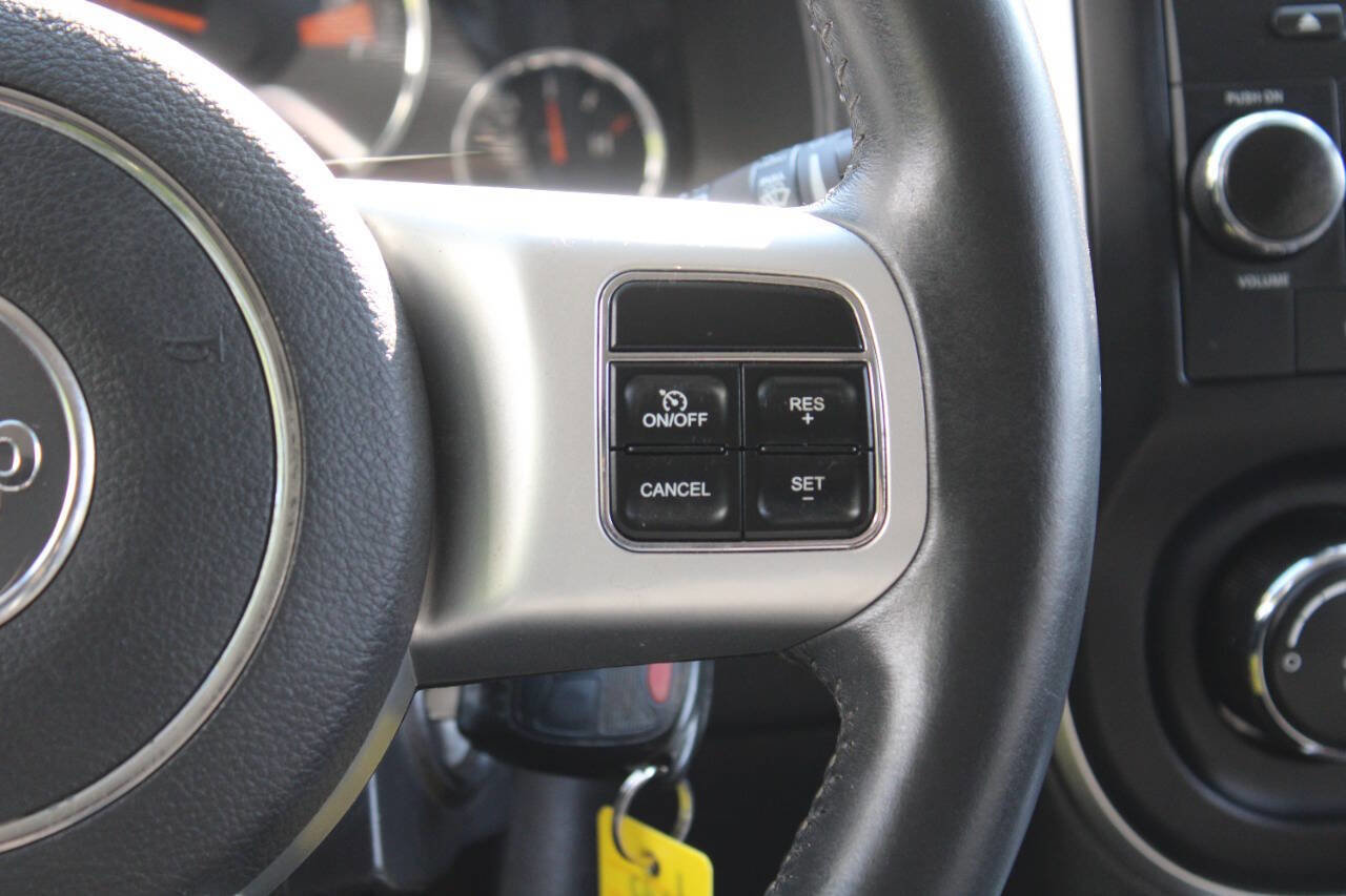 Used 2016 Jeep Compass Latitude image 37