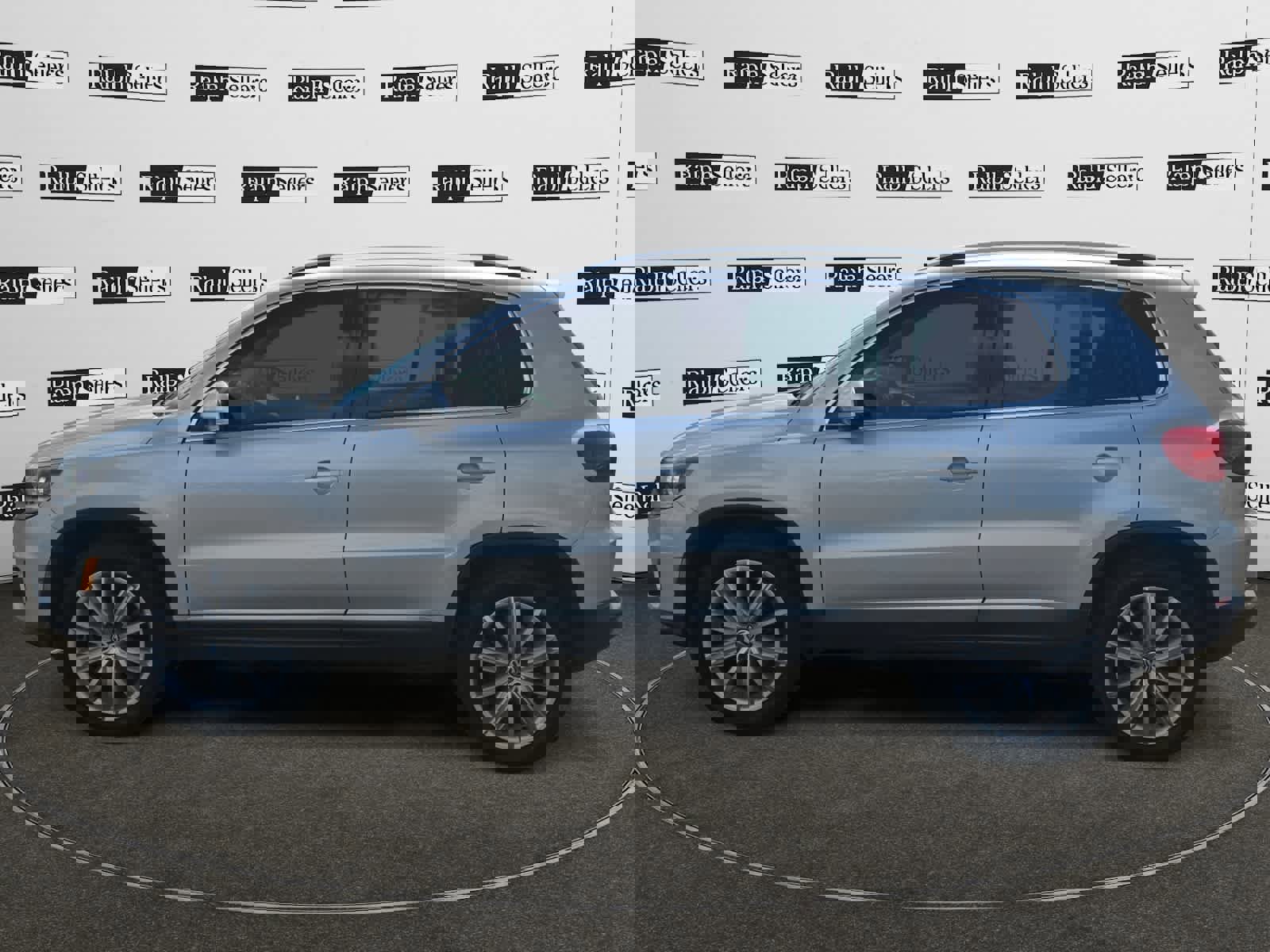 Used 2013 Volkswagen Tiguan SE image 3