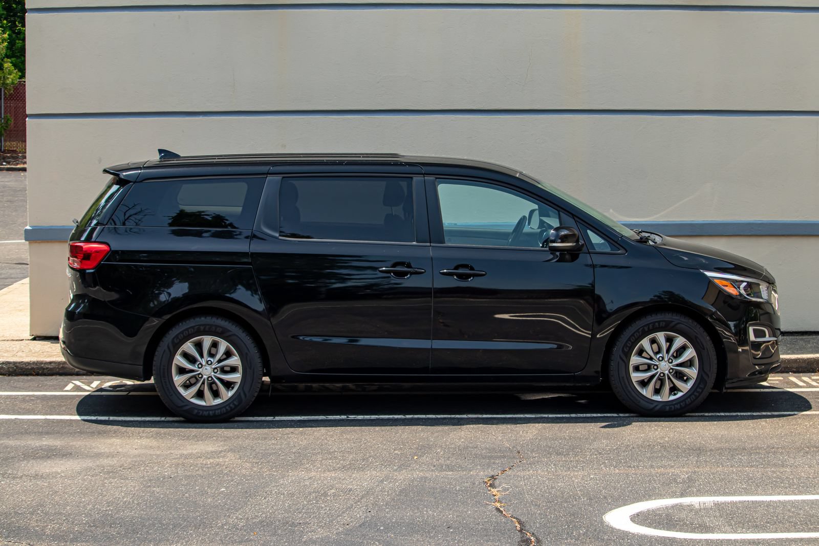 Used 2020 Kia Sedona LX FWD image 11