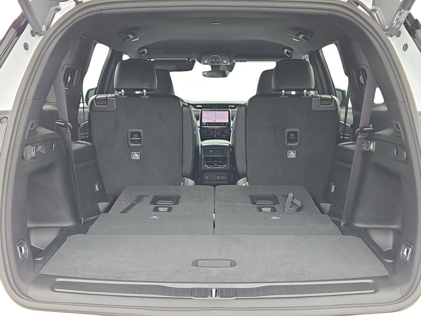 New 2025 Jeep Grand Cherokee L Limited w/ Black Appearance Package image 10