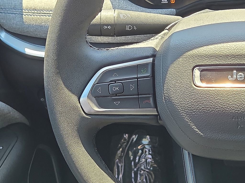 Used 2025 Jeep Compass Latitude AWD/4WD image 20