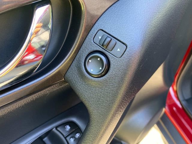 Used 2019 Nissan Rogue SV image 14