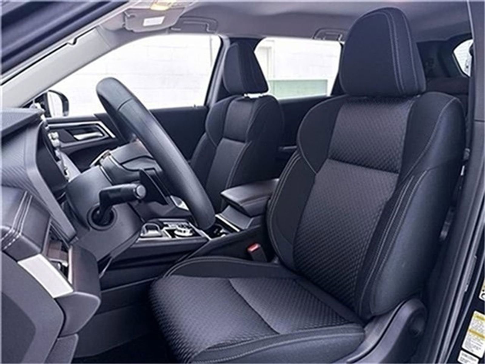 New 2025 Mitsubishi Outlander ES image 16