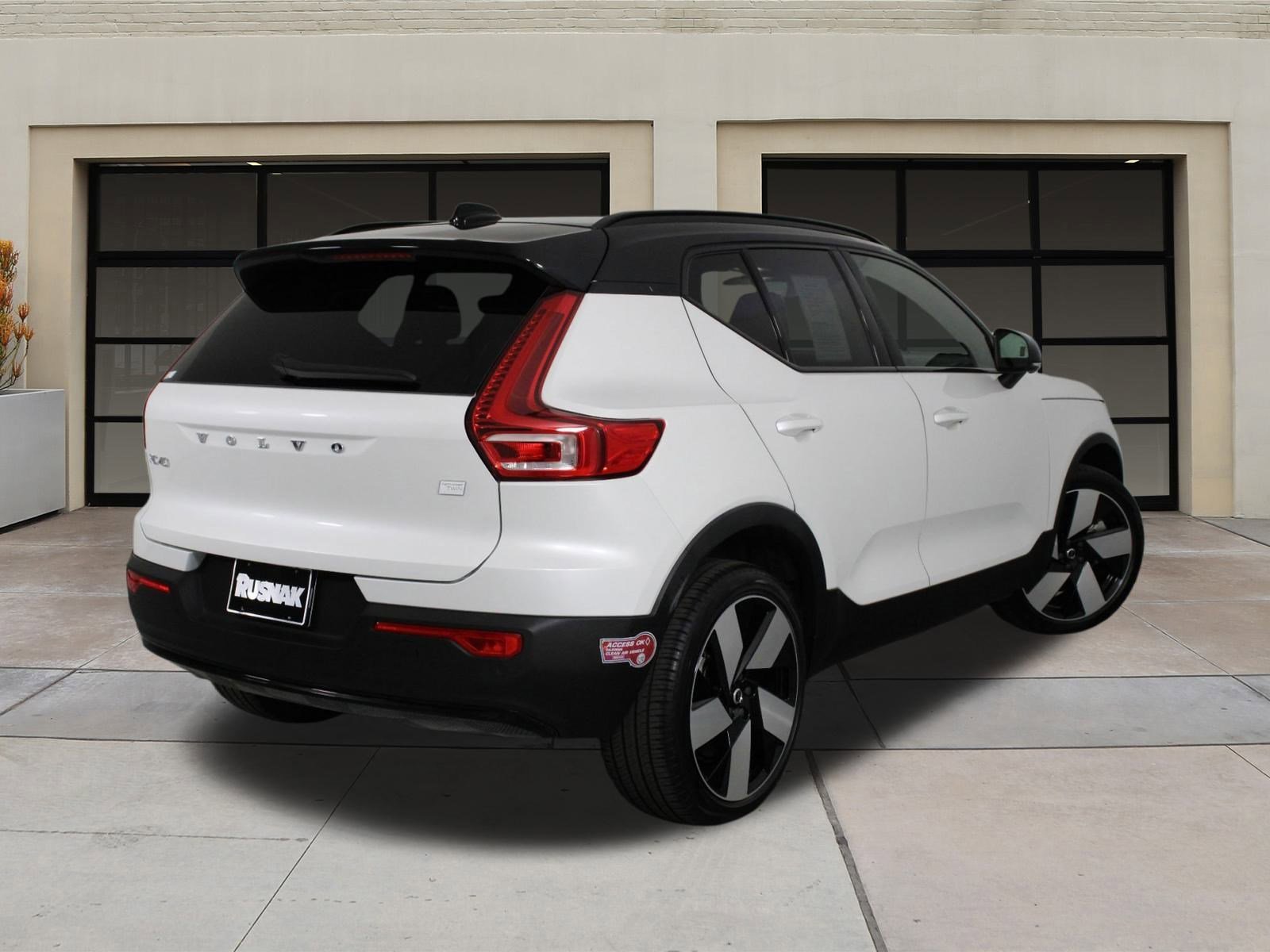 Certified 2023 Volvo XC40 Recharge Ultimate image 4