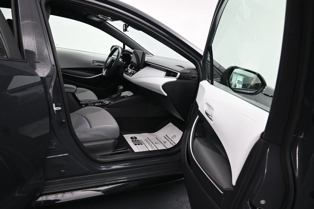 Used 2025 Toyota Corolla SE FWD image 12