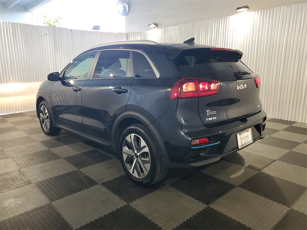 Used 2022 Kia Niro EX image 4