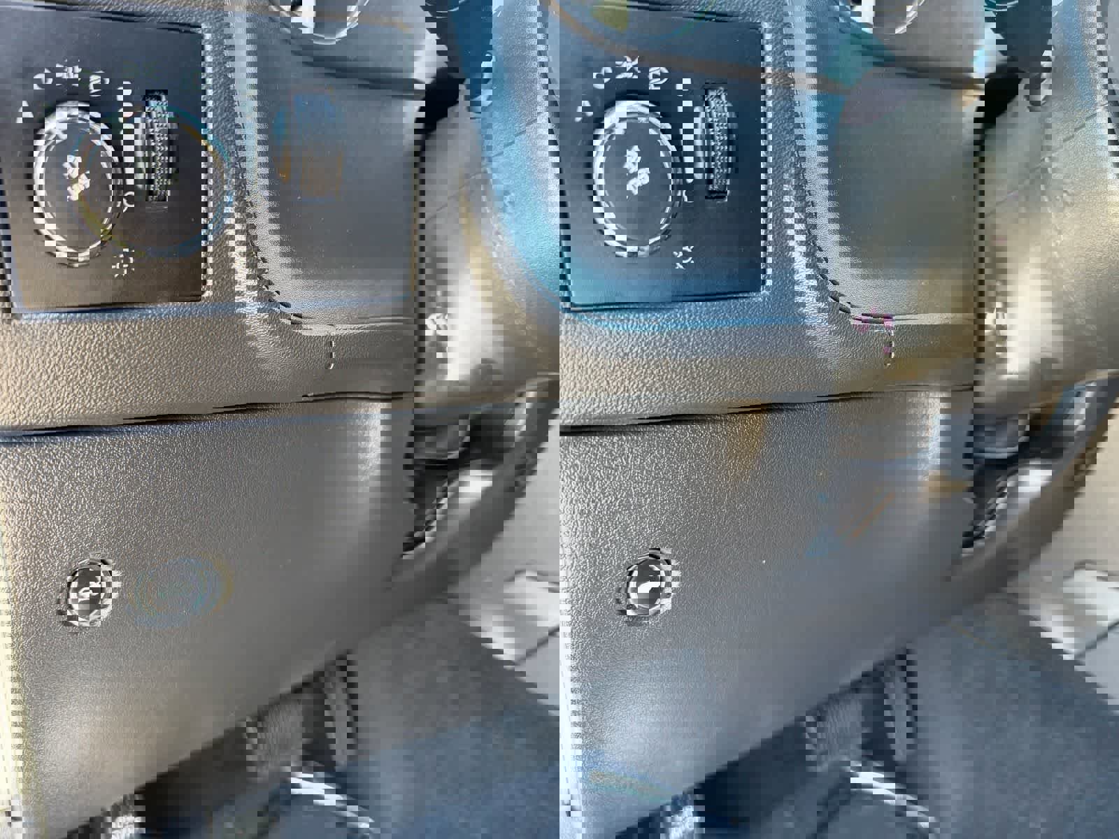 Used 2011 Dodge Challenger image 21