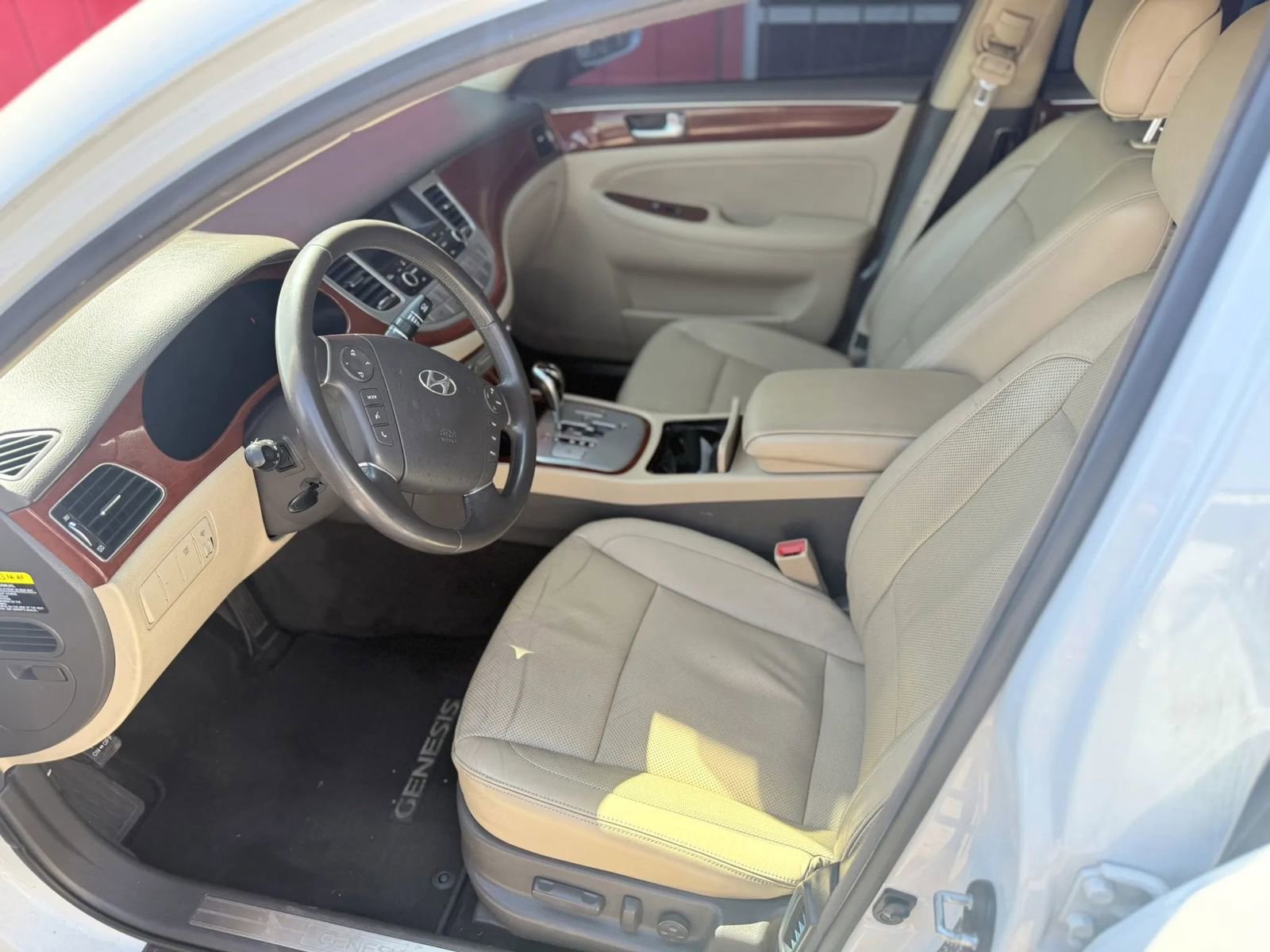 Used 2012 Hyundai Genesis 3.8 image 6