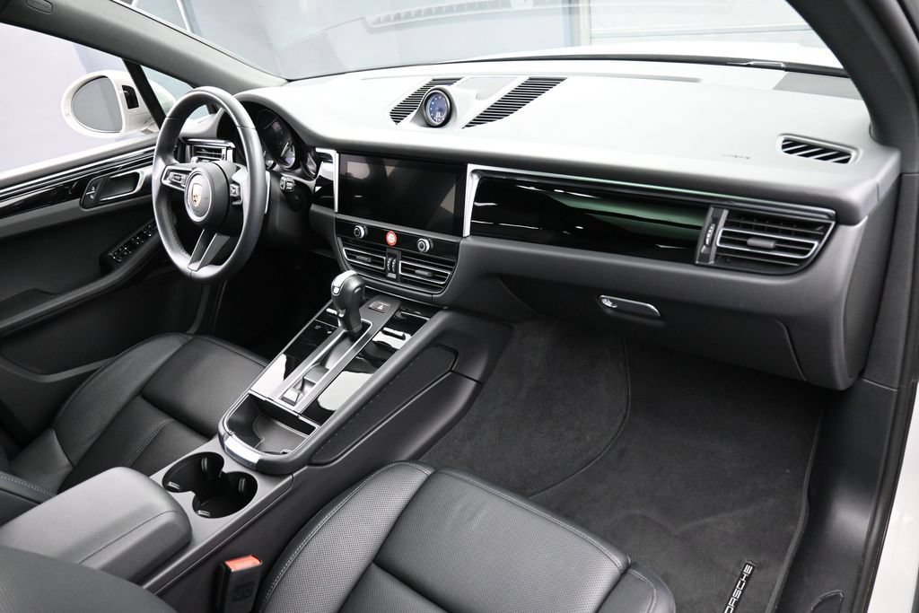 Certified 2023 Porsche Macan Turbo AWD/4WD image 30
