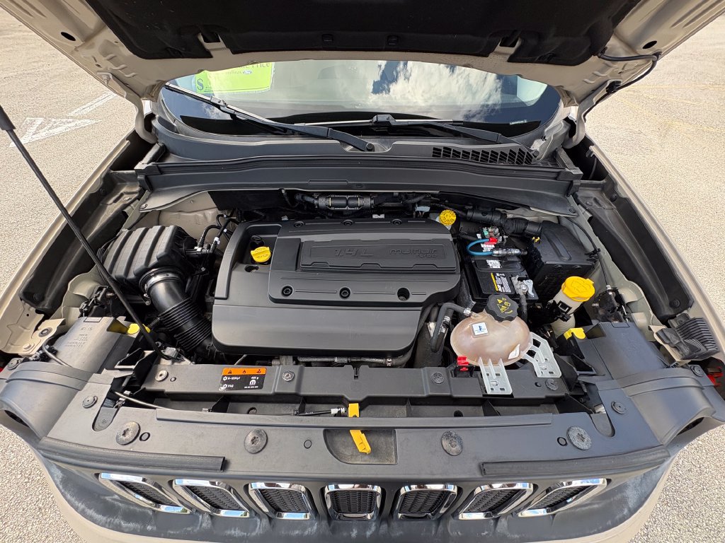 Used 2016 Jeep Renegade Latitude AWD/4WD image 33
