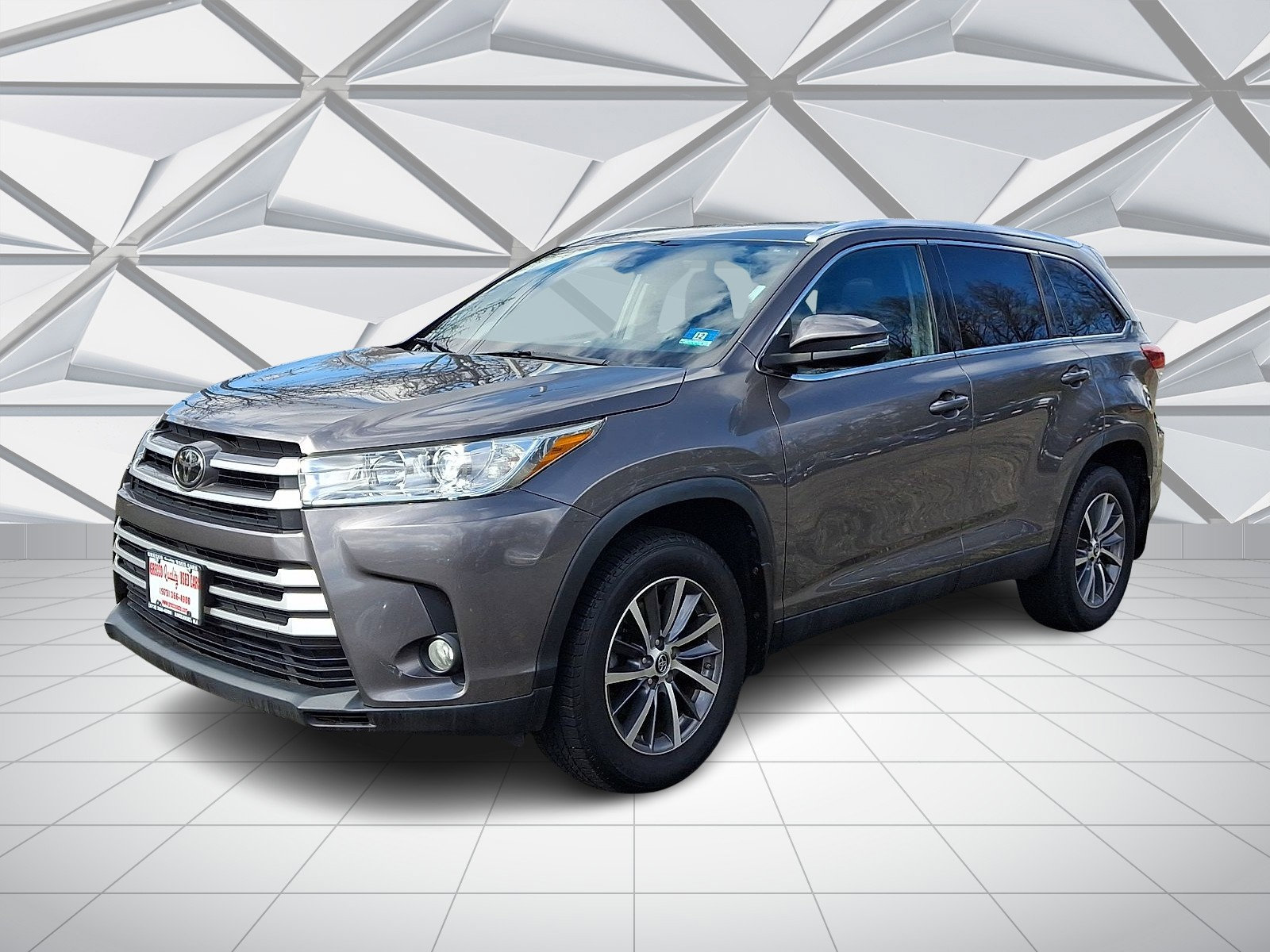 Used 2019 Toyota Highlander XLE AWD/4WD image 4