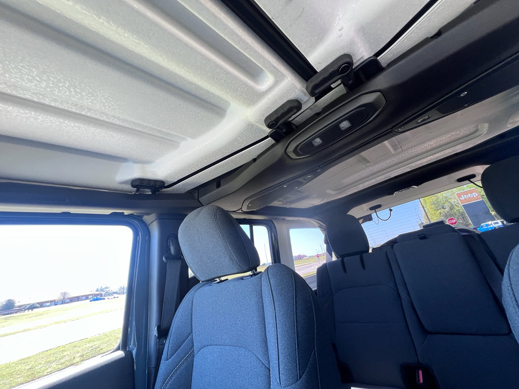 Used 2025 Jeep Wrangler Sahara w/ Safety Group image 26