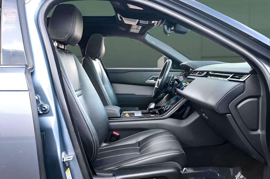 Used 2022 Land Rover Range Rover Velar R-Dynamic S image 21