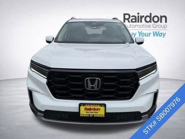 Used 2025 Honda Pilot Touring image 2