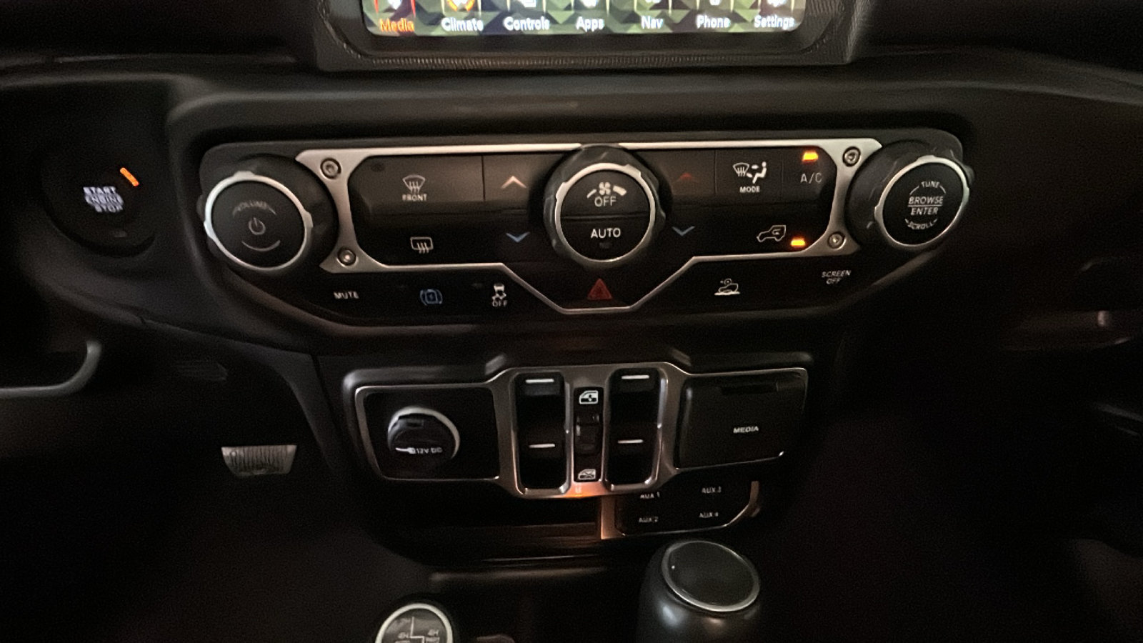 Used 2023 Jeep Wrangler Unlimited Sahara AWD/4WD image 26