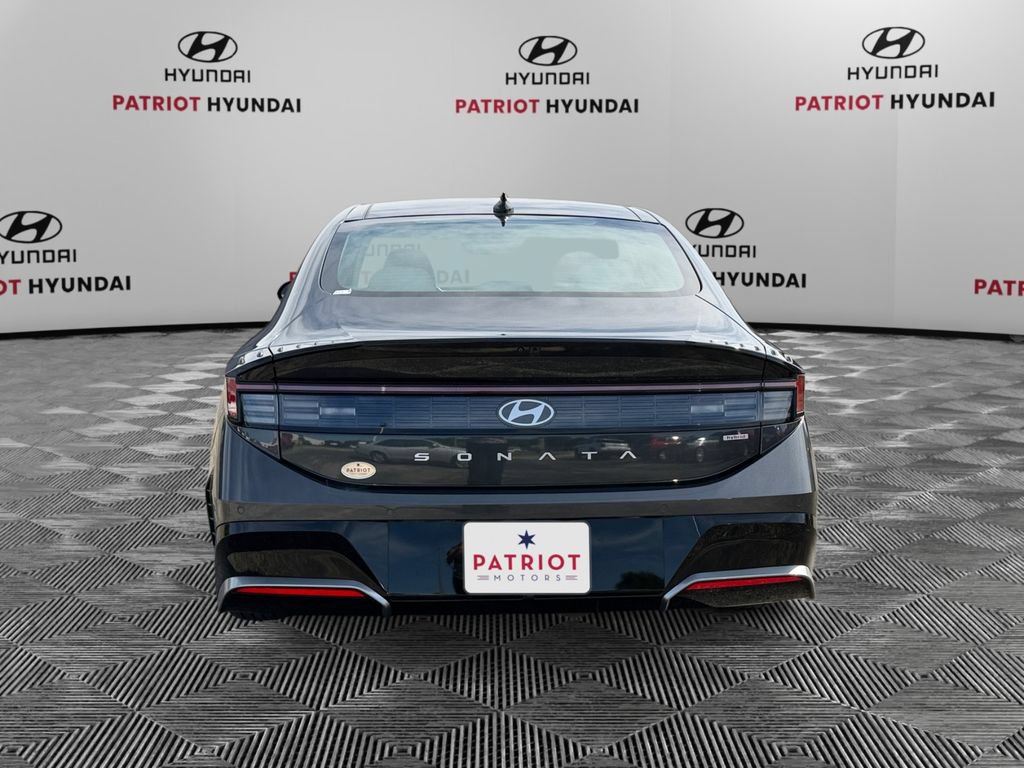 Certified 2025 Hyundai Sonata Limited FWD image 4