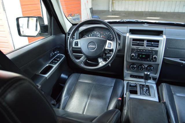 Used 2009 Jeep Liberty Limited w/ Premium Group AWD/4WD image 47