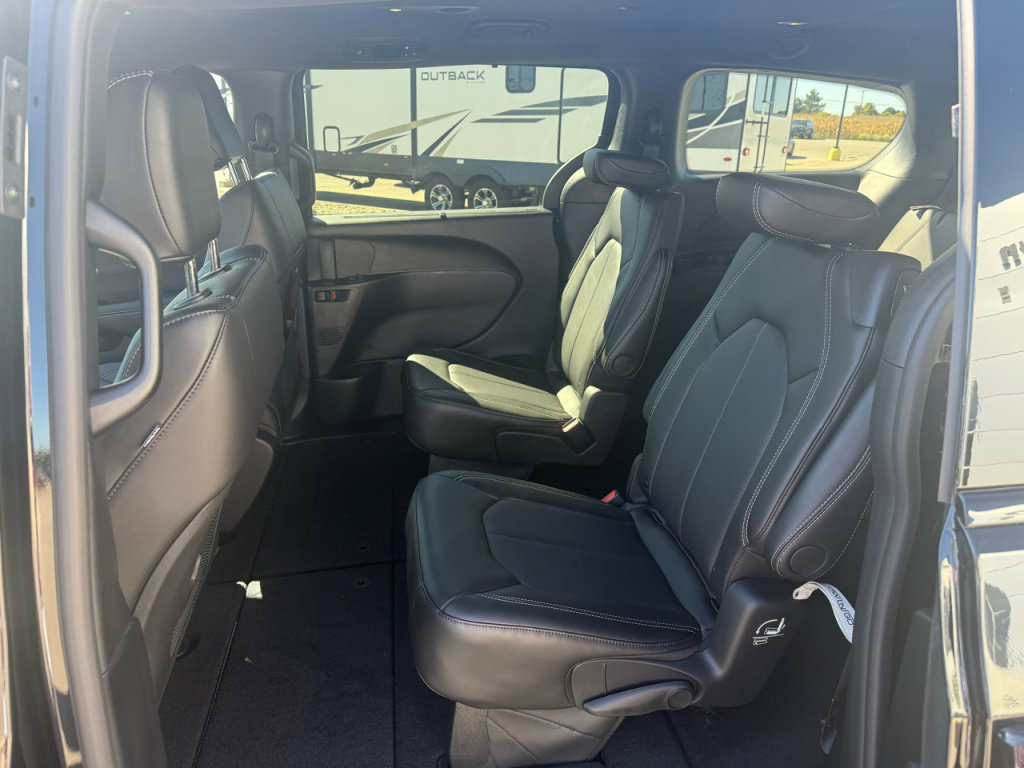New 2026 Chrysler Pacifica Select image 15