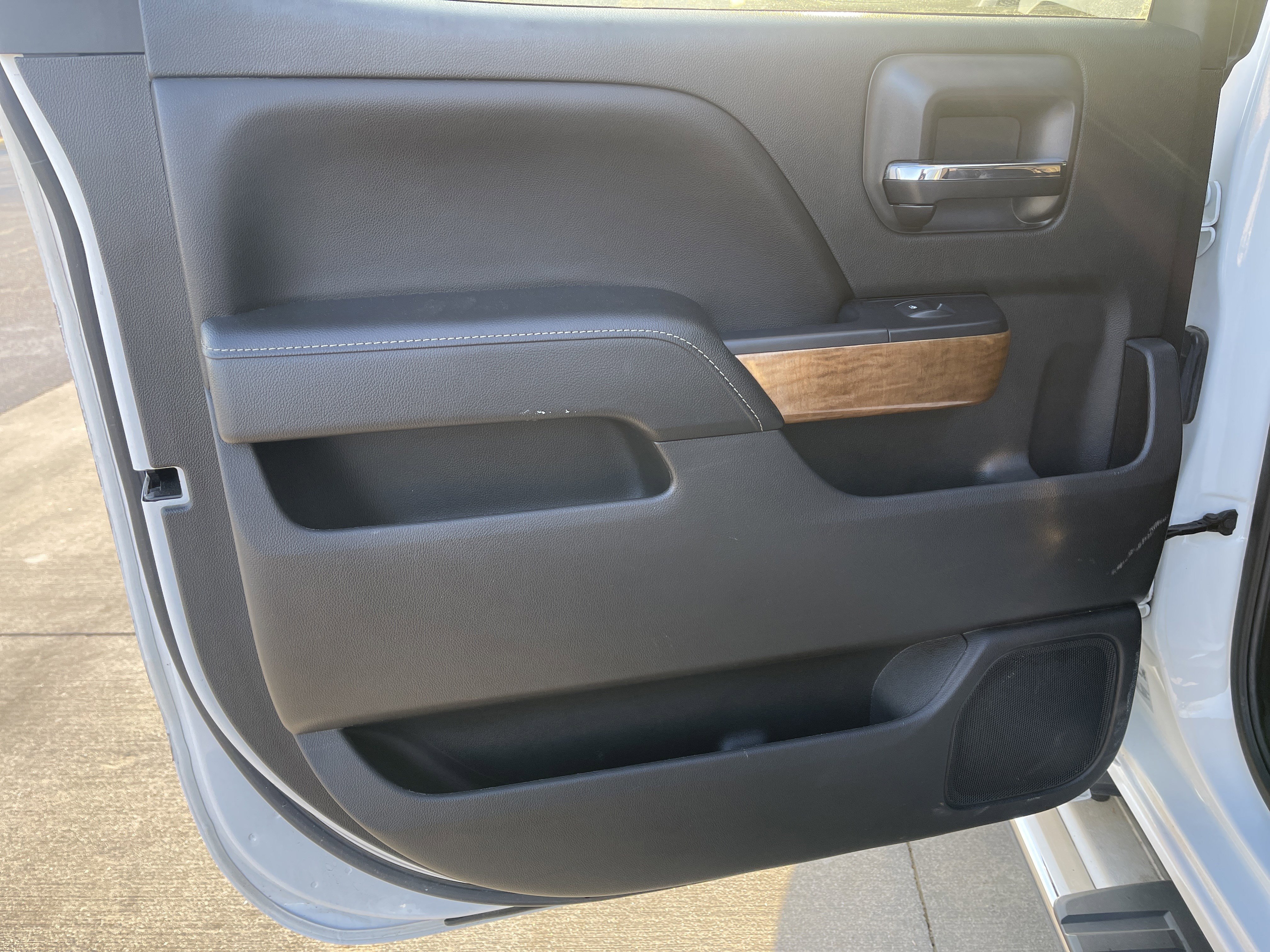 Used 2016 Chevrolet Silverado 3500 LTZ image 27