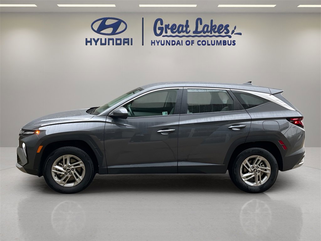 Certified 2025 Hyundai Tucson SE image 2