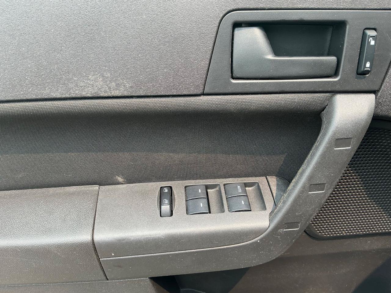 Used 2010 Ford Focus SE FWD image 15