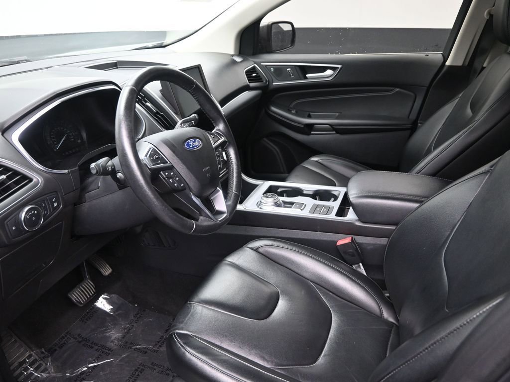 Used 2021 Ford Edge Titanium image 11