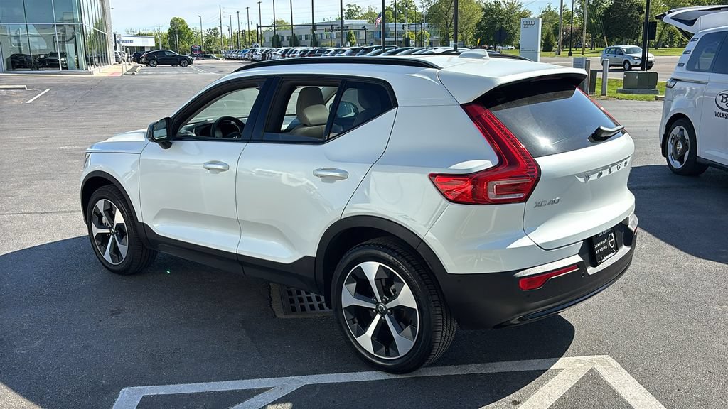 Certified 2026 Volvo XC40 B5 Plus AWD/4WD image 4