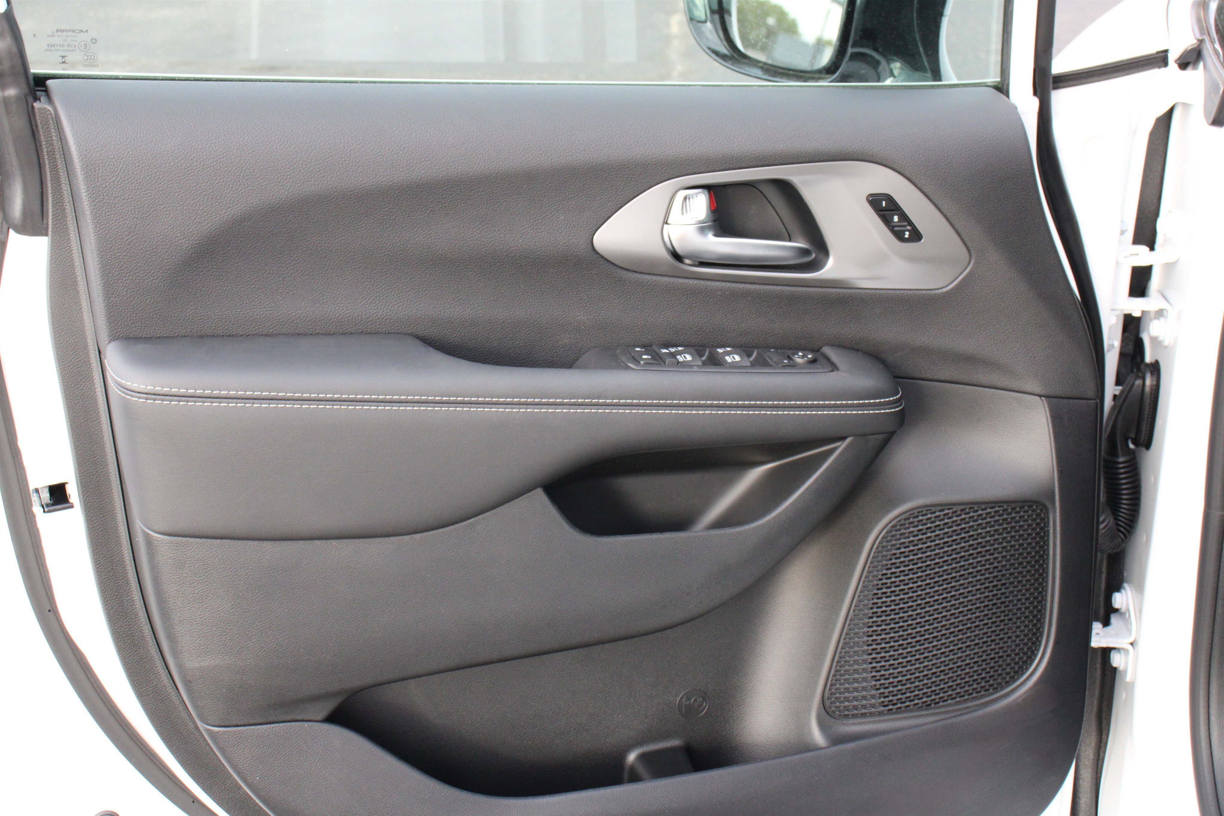 New 2026 Chrysler Pacifica Select AWD/4WD image 6