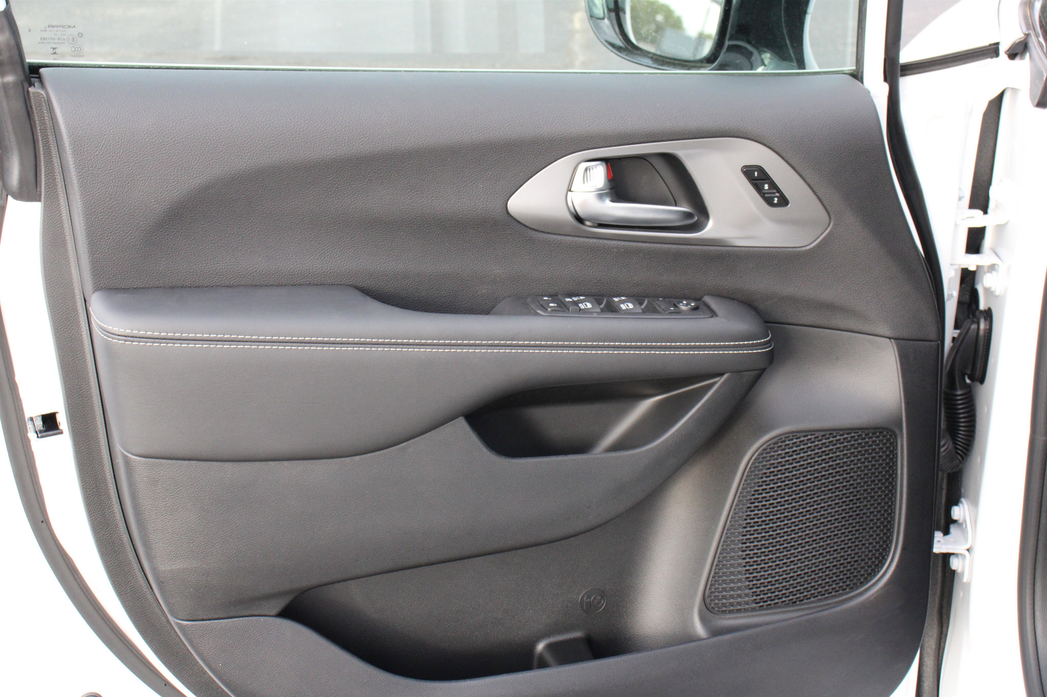 New 2026 Chrysler Pacifica Select image 6