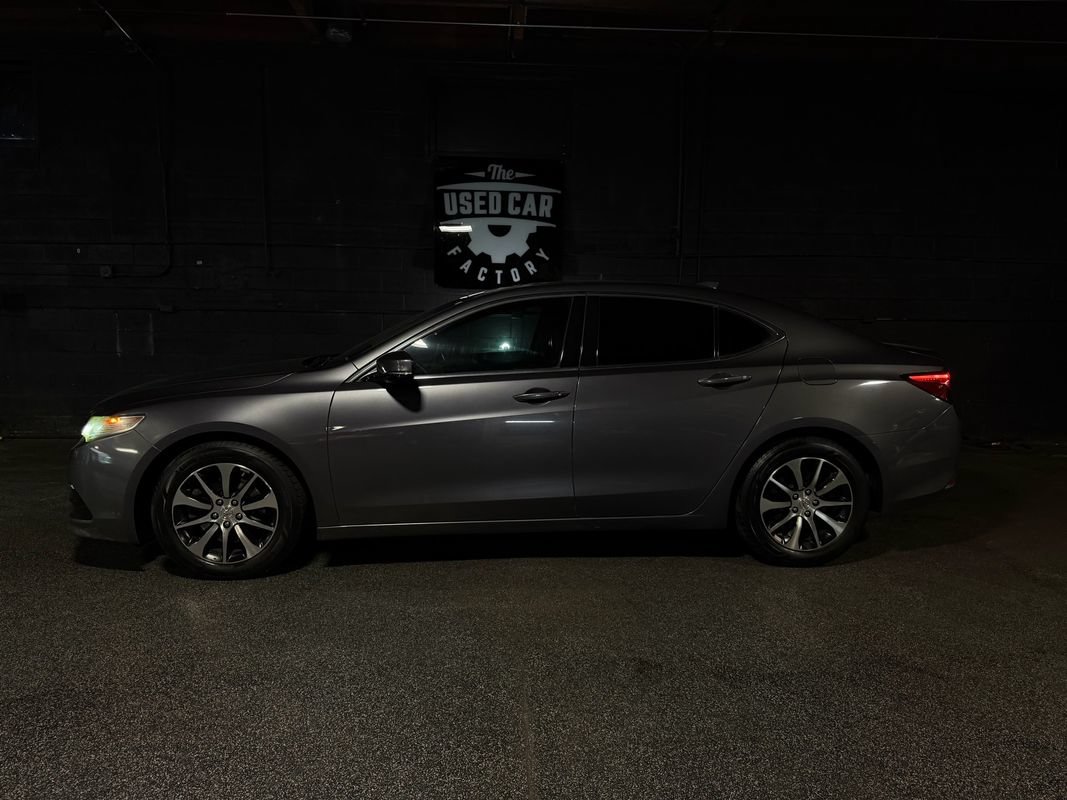 Used 2017 Acura TLX w/ Technology Package FWD image 3