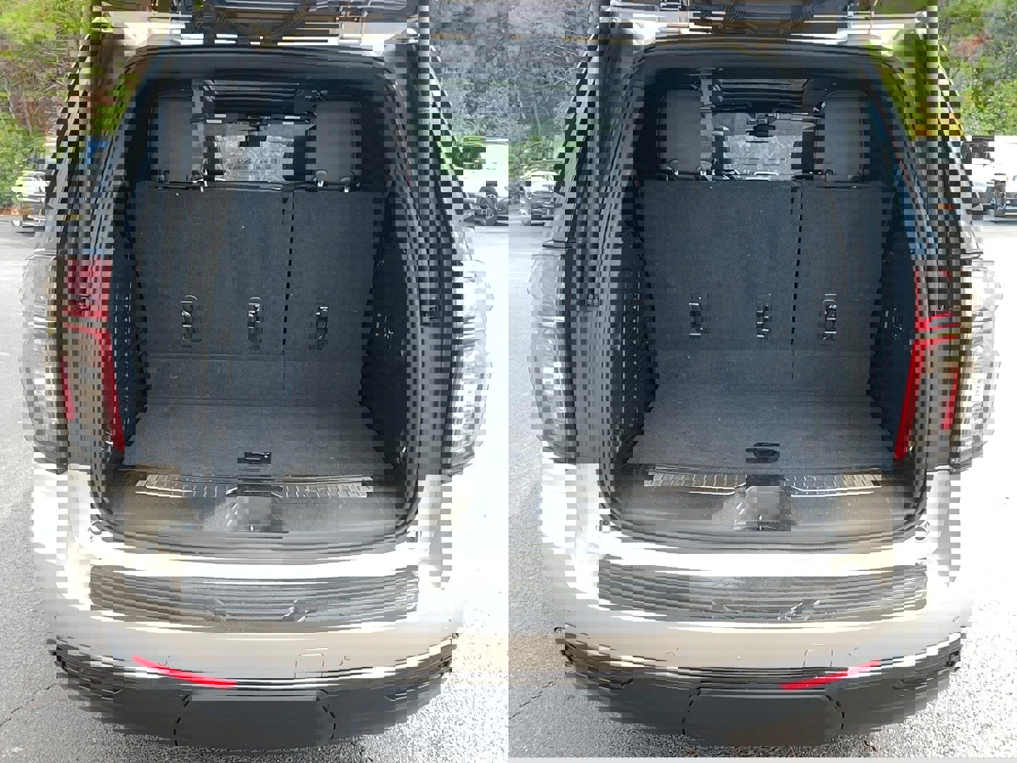 Used 2021 Chevrolet Tahoe Z71 w/ Z71 Signature Package image 31