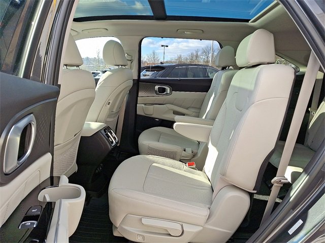 Used 2023 Kia Sorento SX Prestige image 10