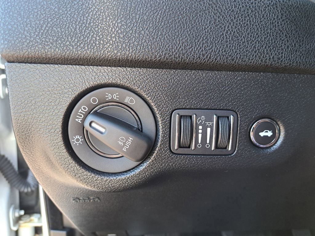 Used 2018 Dodge Charger SXT Plus w/ Blacktop Package image 27