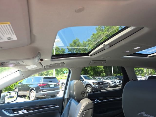 Used 2019 Buick Enclave Avenir w/ Avenir Technology Package AWD/4WD image 15