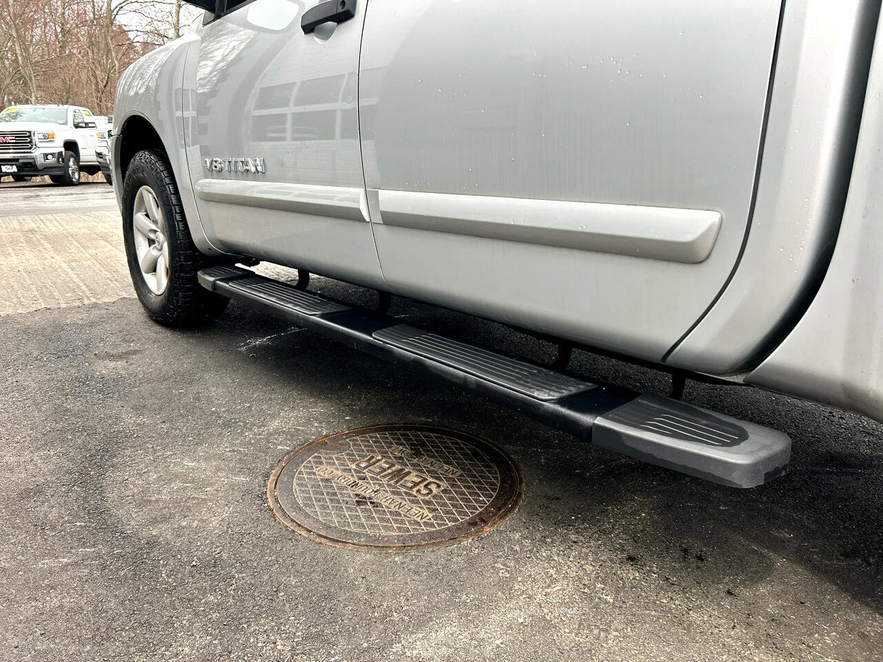 Used 2012 Nissan Titan SV image 11