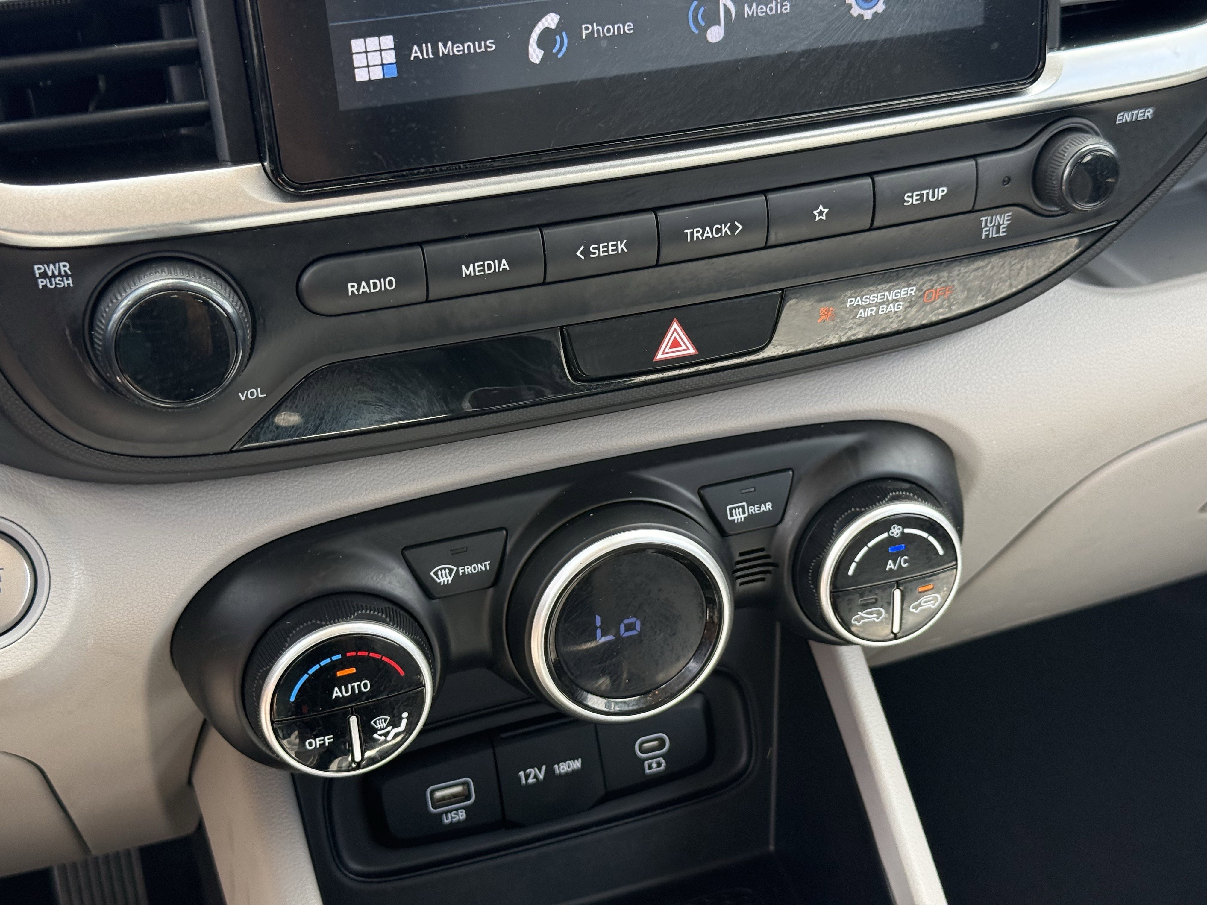 Used 2025 Hyundai Venue SEL FWD image 23