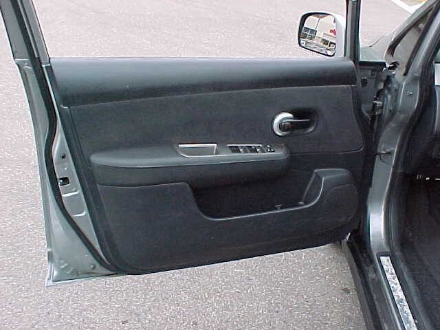 Used 2011 Nissan Versa 1.8 S w/ Plus Pkg image 17