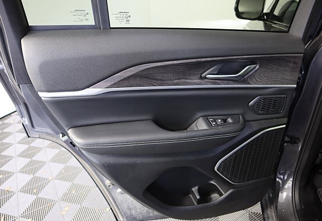 Used 2022 Jeep Grand Cherokee Limited 4xe image 22