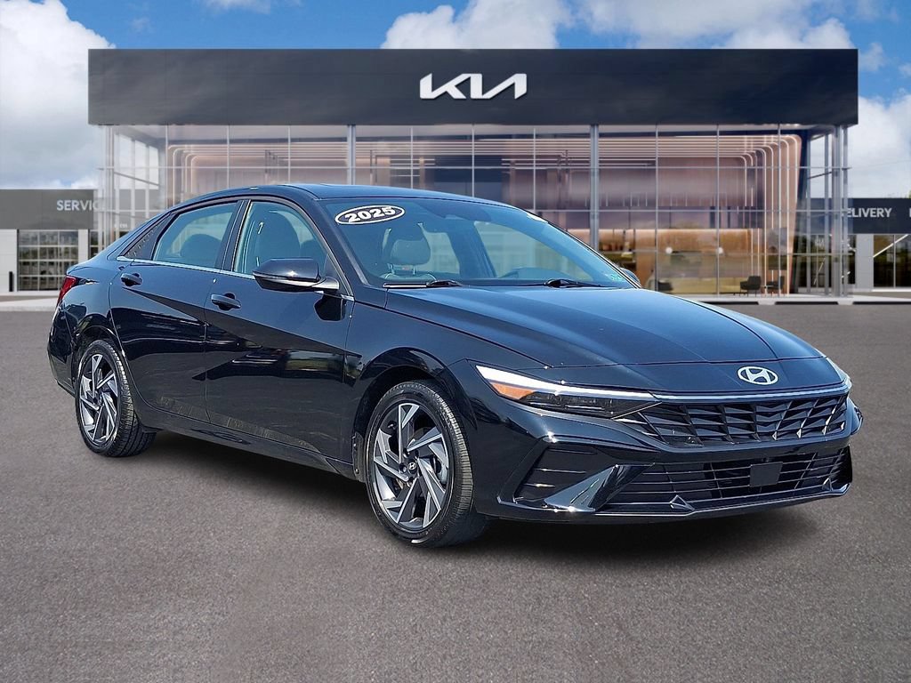 Used 2025 Hyundai Elantra Limited FWD image 1