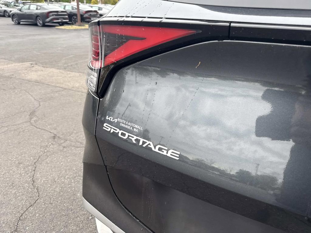Used 2023 Kia Sportage EX AWD/4WD image 5