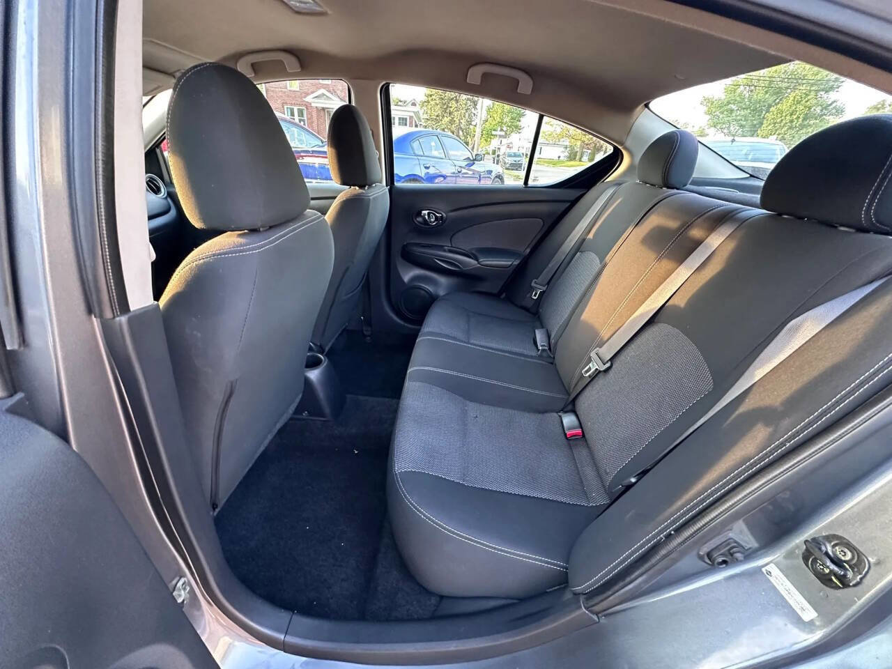 Used 2016 Nissan Versa SV w/ SV Appearance Package FWD image 11