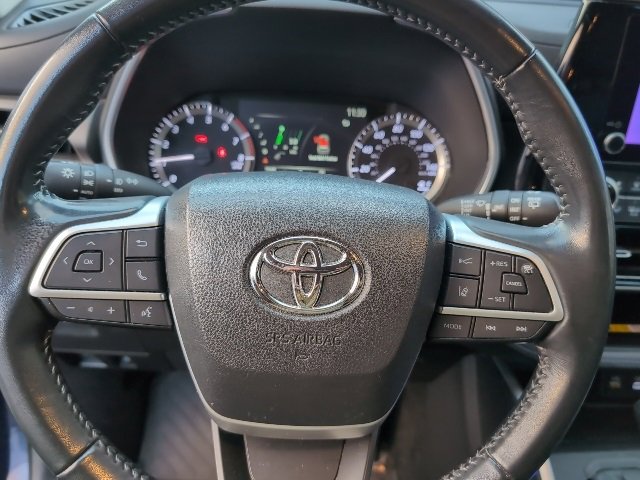 Used 2023 Toyota Highlander XLE image 15
