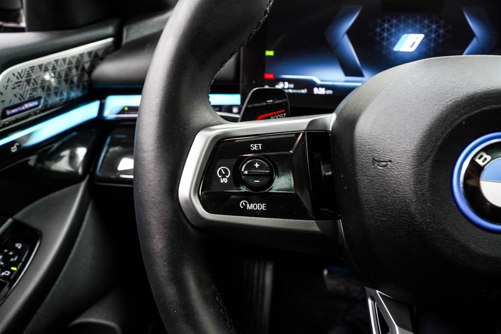 Used 2026 BMW 550e xDrive image 39