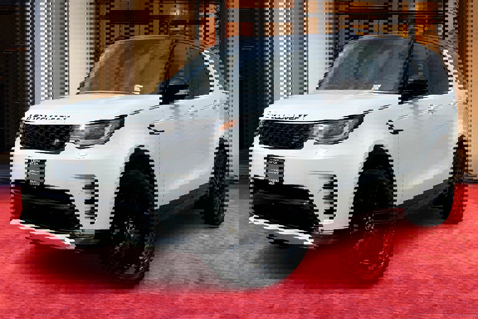 New 2025 Land Rover Discovery Dynamic SE