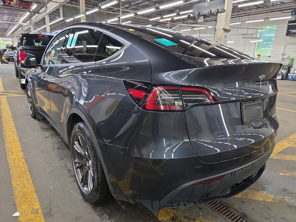 Used 2025 Tesla Model Y Long Range AWD/4WD image 4