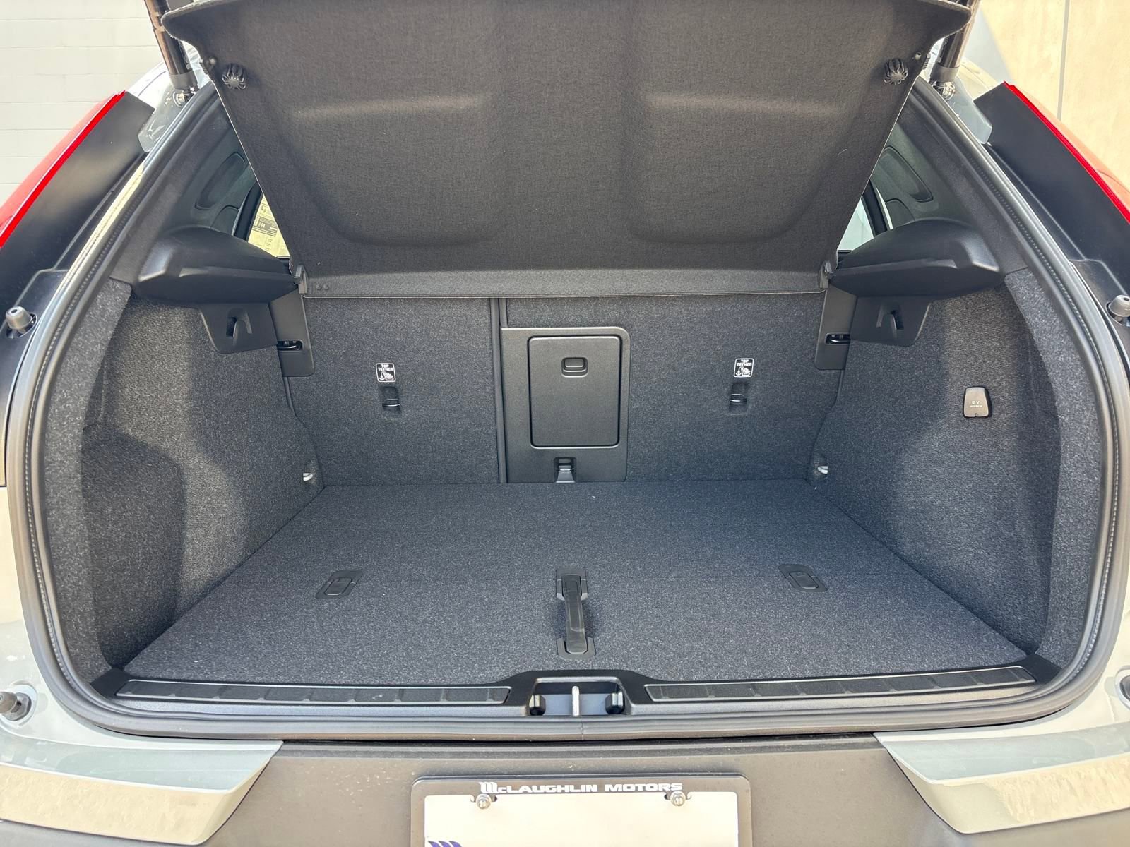 New 2026 Volvo XC40 B5 Plus w/ Protection Package Premier image 28