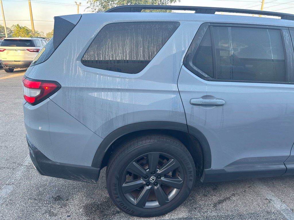 Used 2023 Honda Pilot Sport image 16