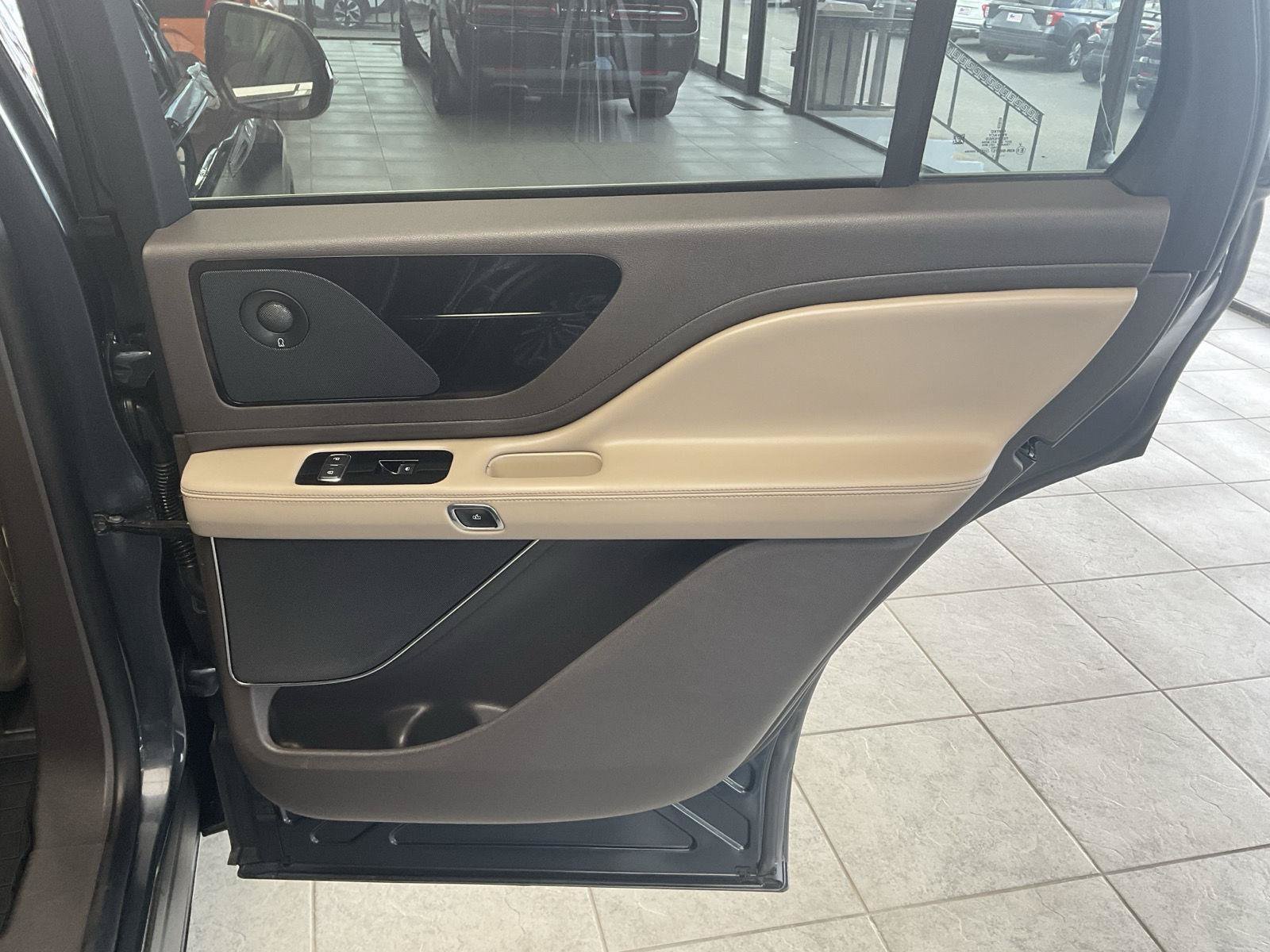 Used 2022 Lincoln Aviator Reserve AWD/4WD image 15